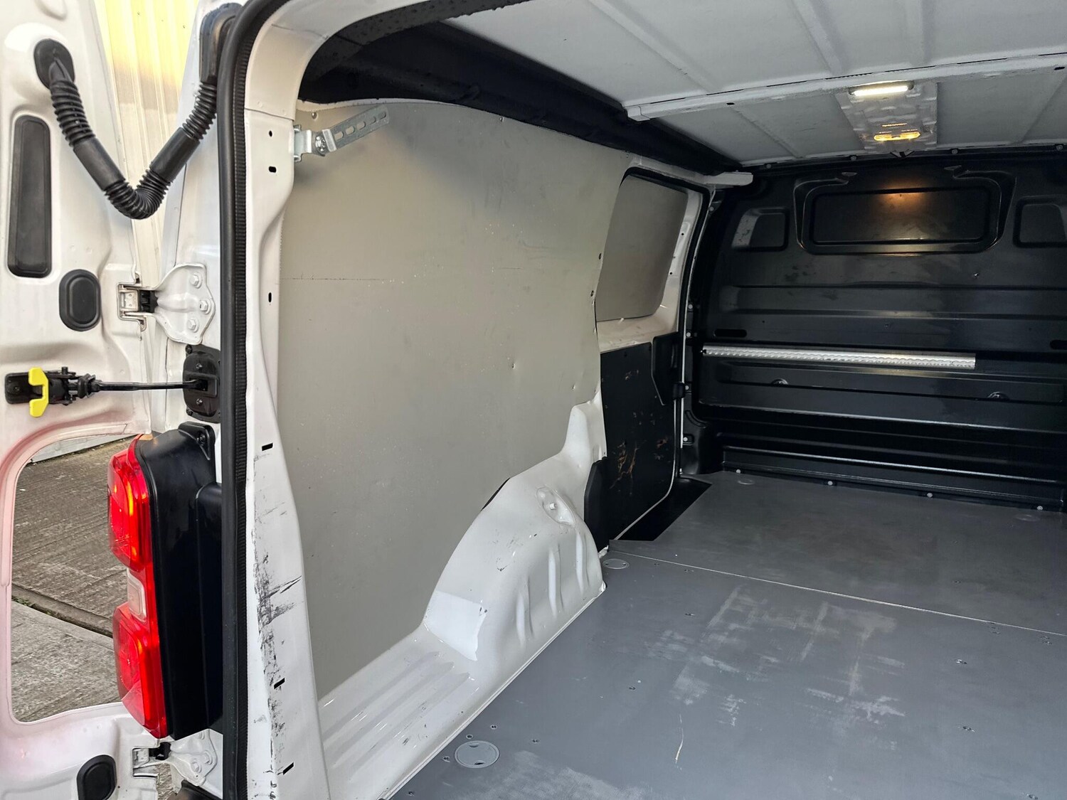 Used Vauxhall Vivaro 2021 for sale - 77358536: Photo 37