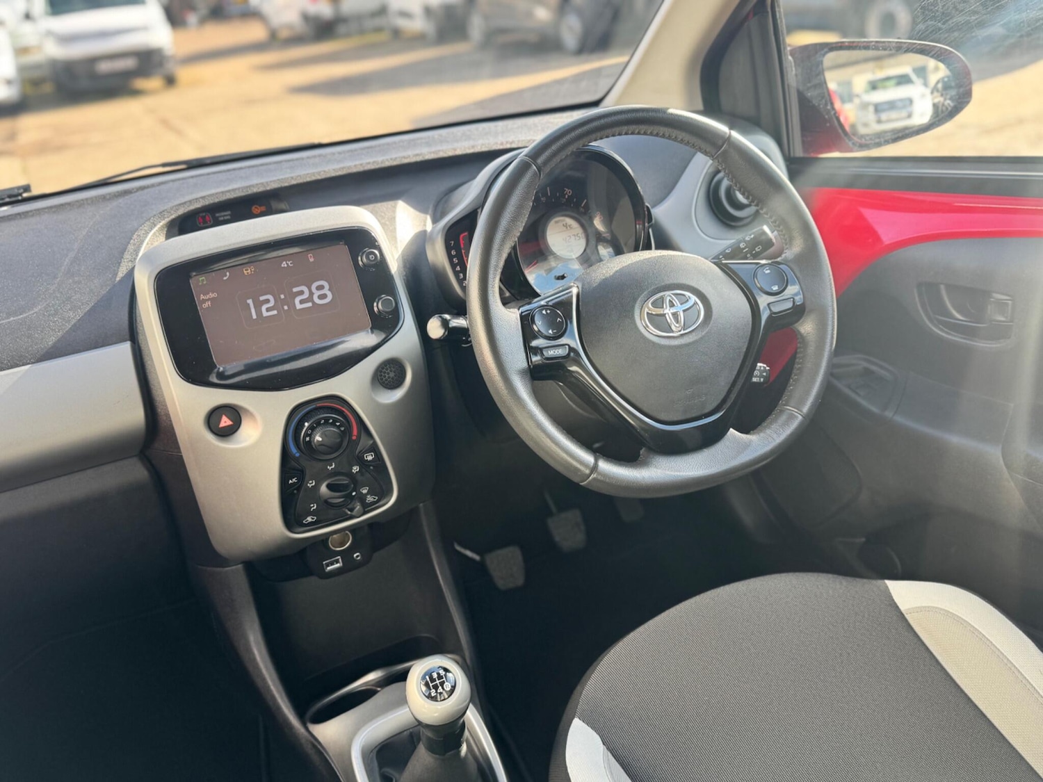 Used Toyota AYGO 2015 for sale - 77559556: Photo 14