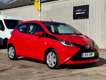 (15) - 1.0 VVT-i x-play Euro 5 5dr Euro 5