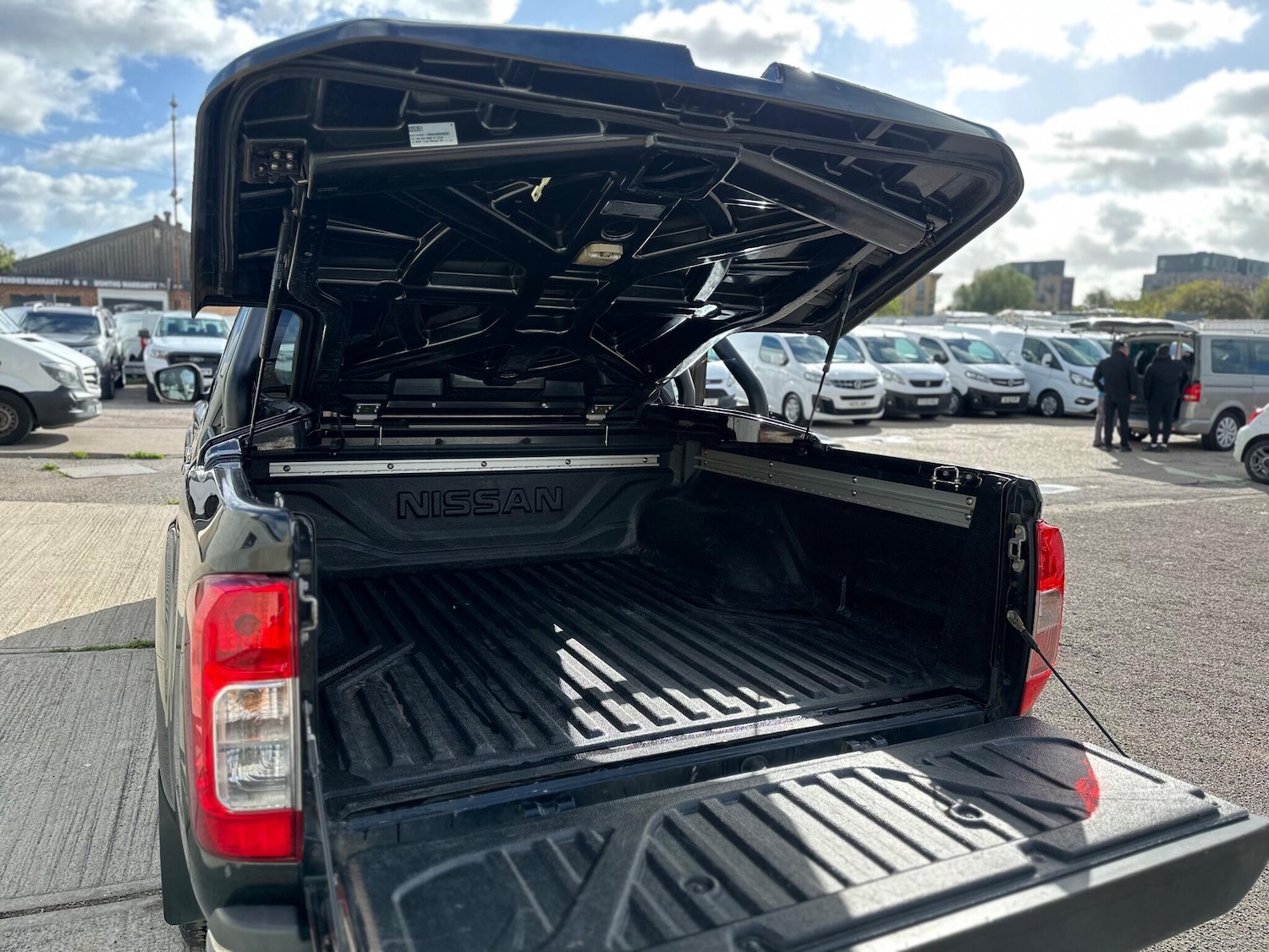 Used Nissan Navara 2017 for sale - 76714784: Photo 16