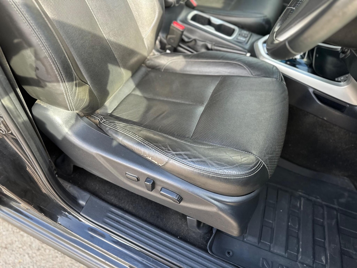 Used Nissan Navara 2017 for sale - 76714784: Photo 35