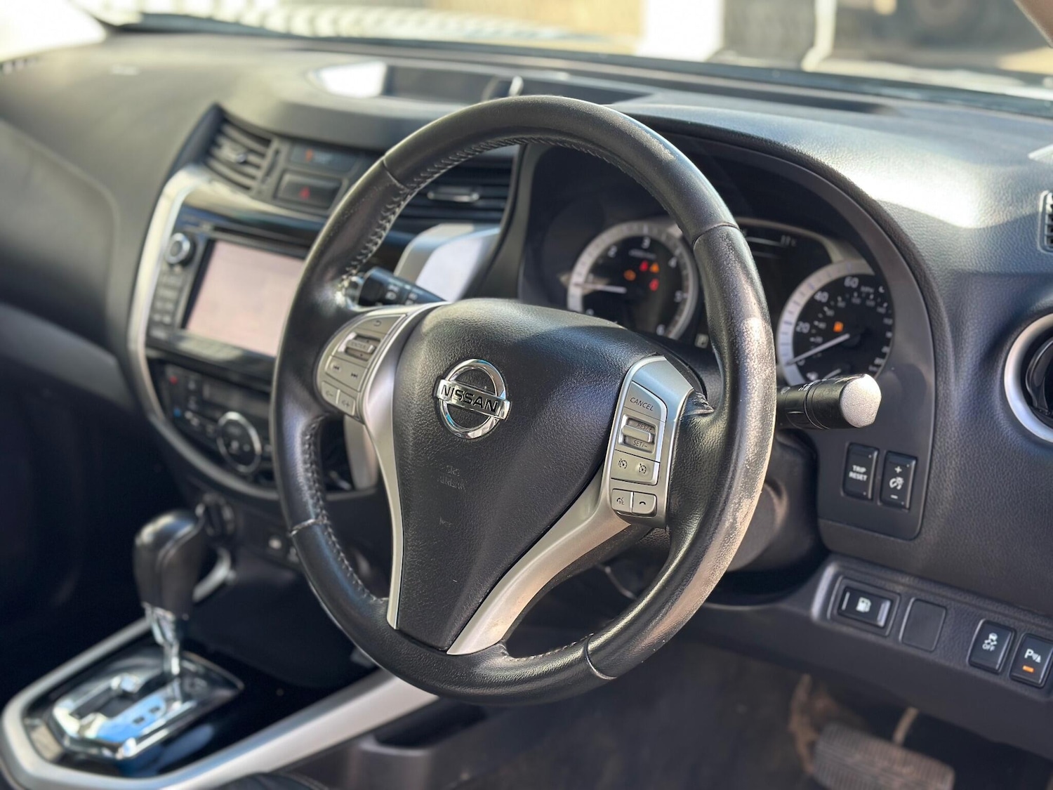 Used Nissan Navara 2017 for sale - 76714784: Photo 38