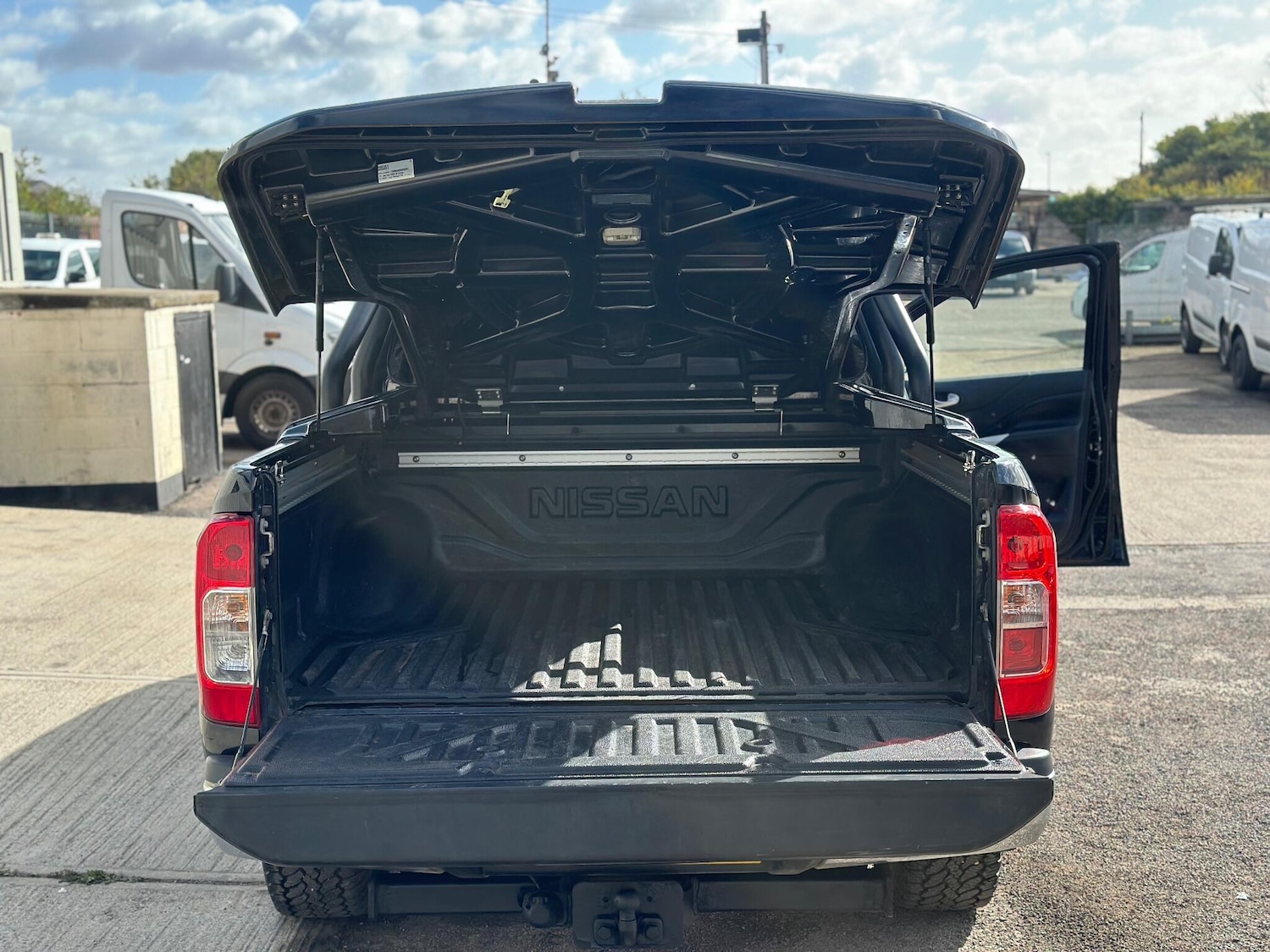 Used Nissan Navara 2017 for sale - 76714784: Photo 50