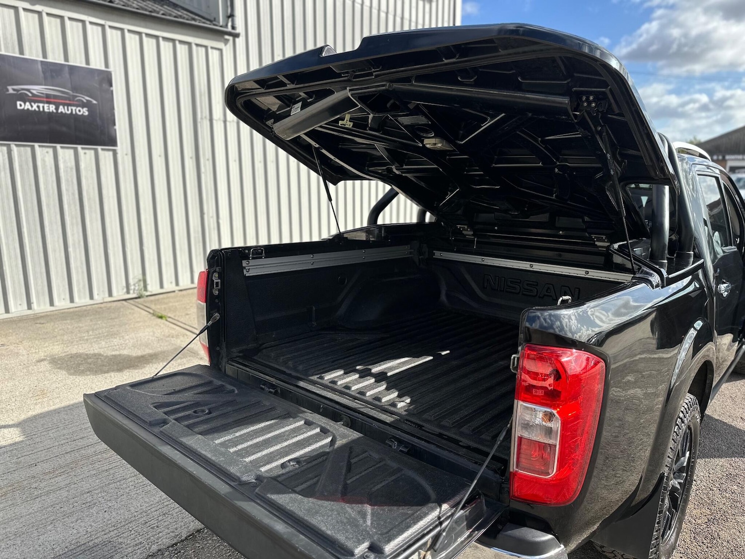 Used Nissan Navara 2017 for sale - 76714784: Photo 52