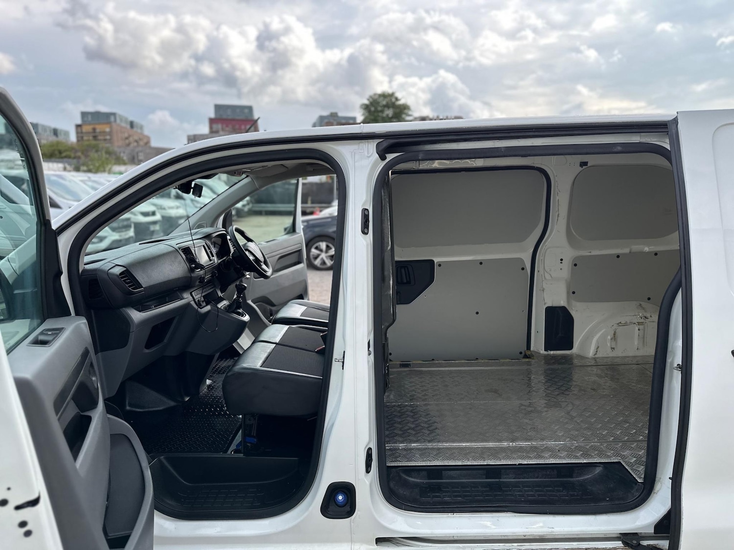 Used Peugeot Expert 2020 for sale - 75402043: Photo 43