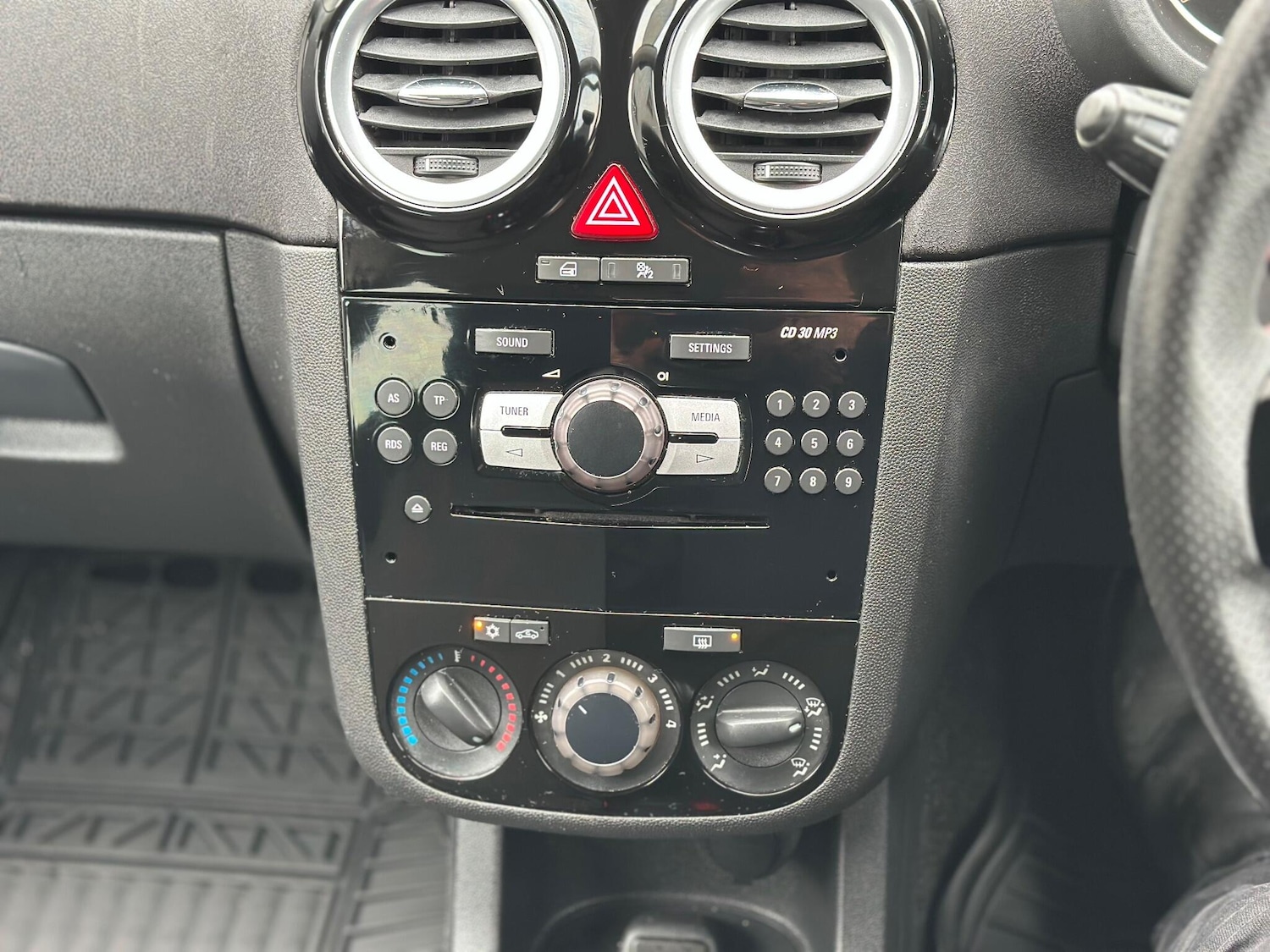 Used Vauxhall Corsa for sale - 77612995: Photo 33