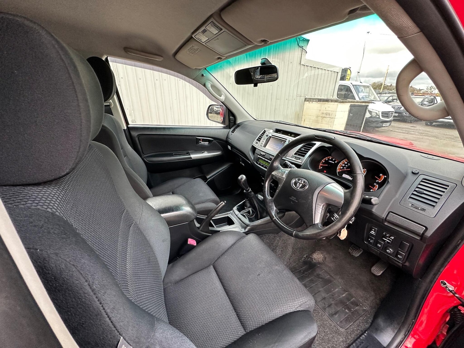 Used Toyota Hilux 2016 for sale - 76432238: Photo 36