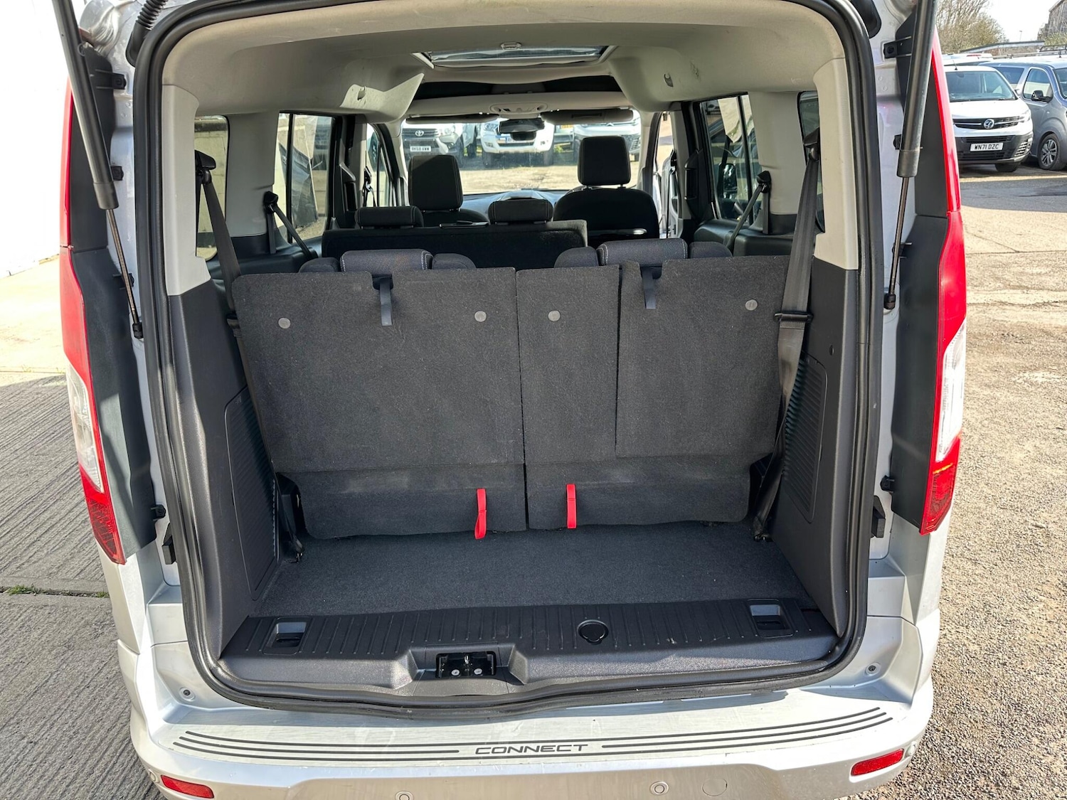 Used Ford Grand Tourneo Connect 2015 for sale - 77671355: Photo 17