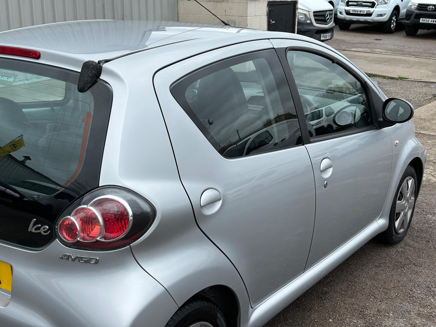 Used Toyota AYGO 2011 for sale - 77696097: Photo 27