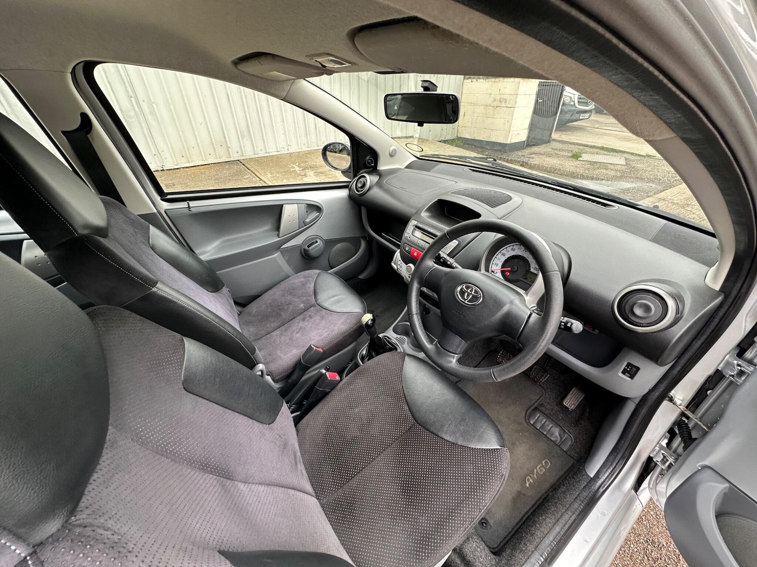 Used Toyota AYGO 2011 for sale - 77696097: Photo 31