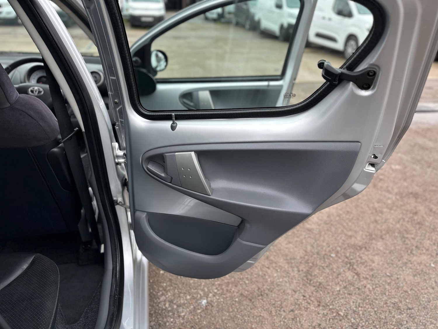 Used Toyota AYGO 2011 for sale - 77696097: Photo 36