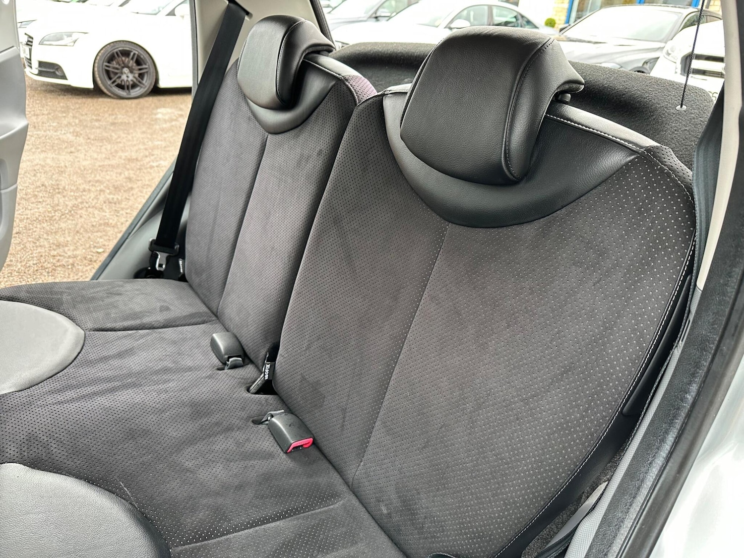 Used Toyota AYGO 2011 for sale - 77696097: Photo 42