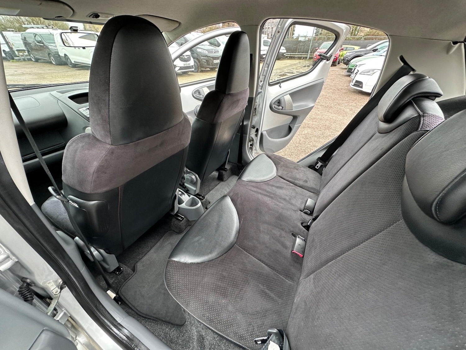 Used Toyota AYGO 2011 for sale - 77696097: Photo 45