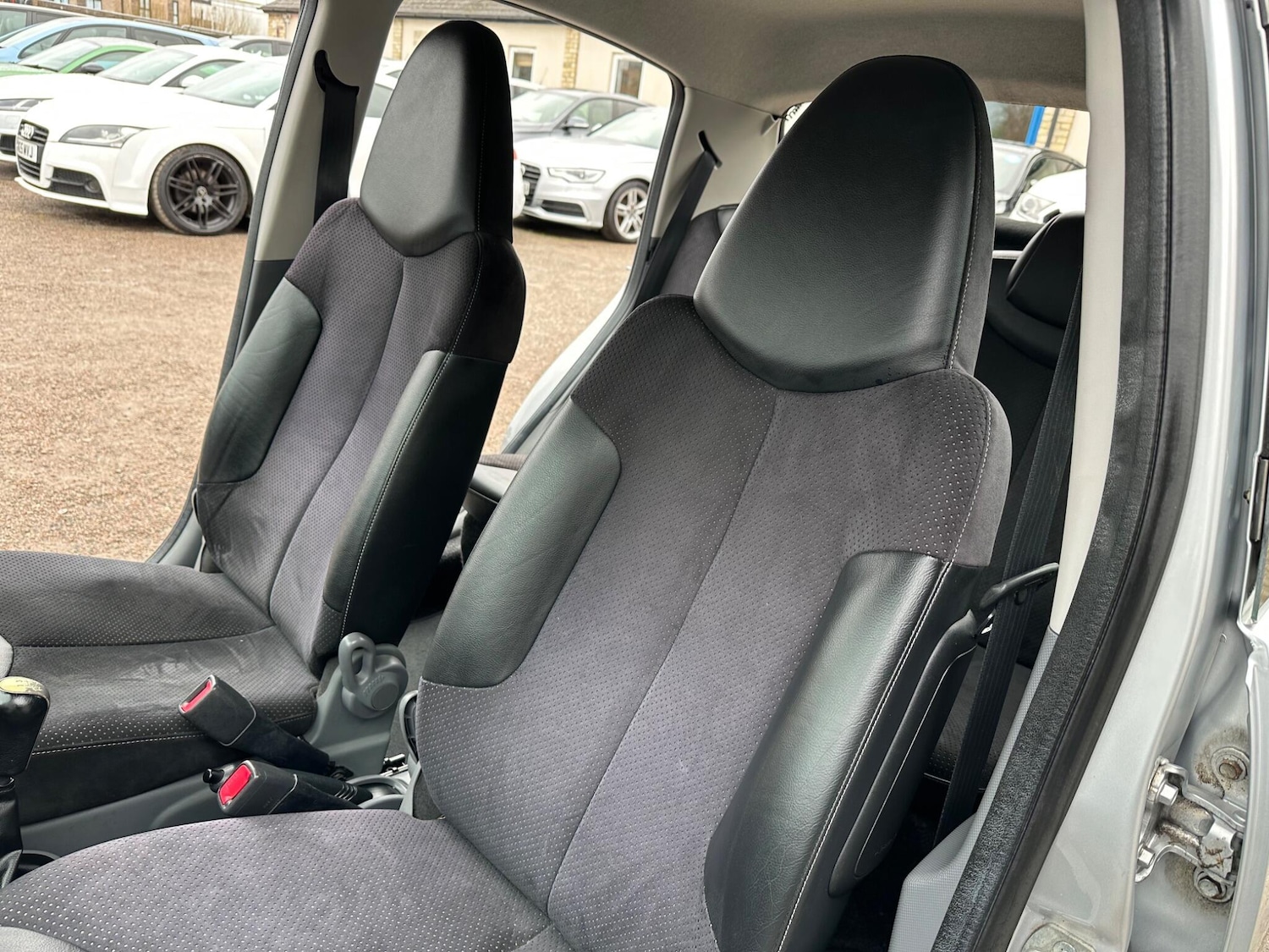 Used Toyota AYGO 2011 for sale - 77696097: Photo 46