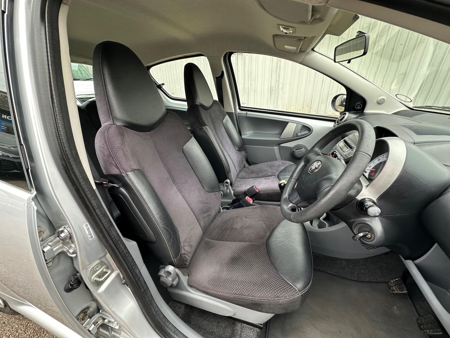 Used Toyota AYGO 2011 for sale - 77696097: Photo 9