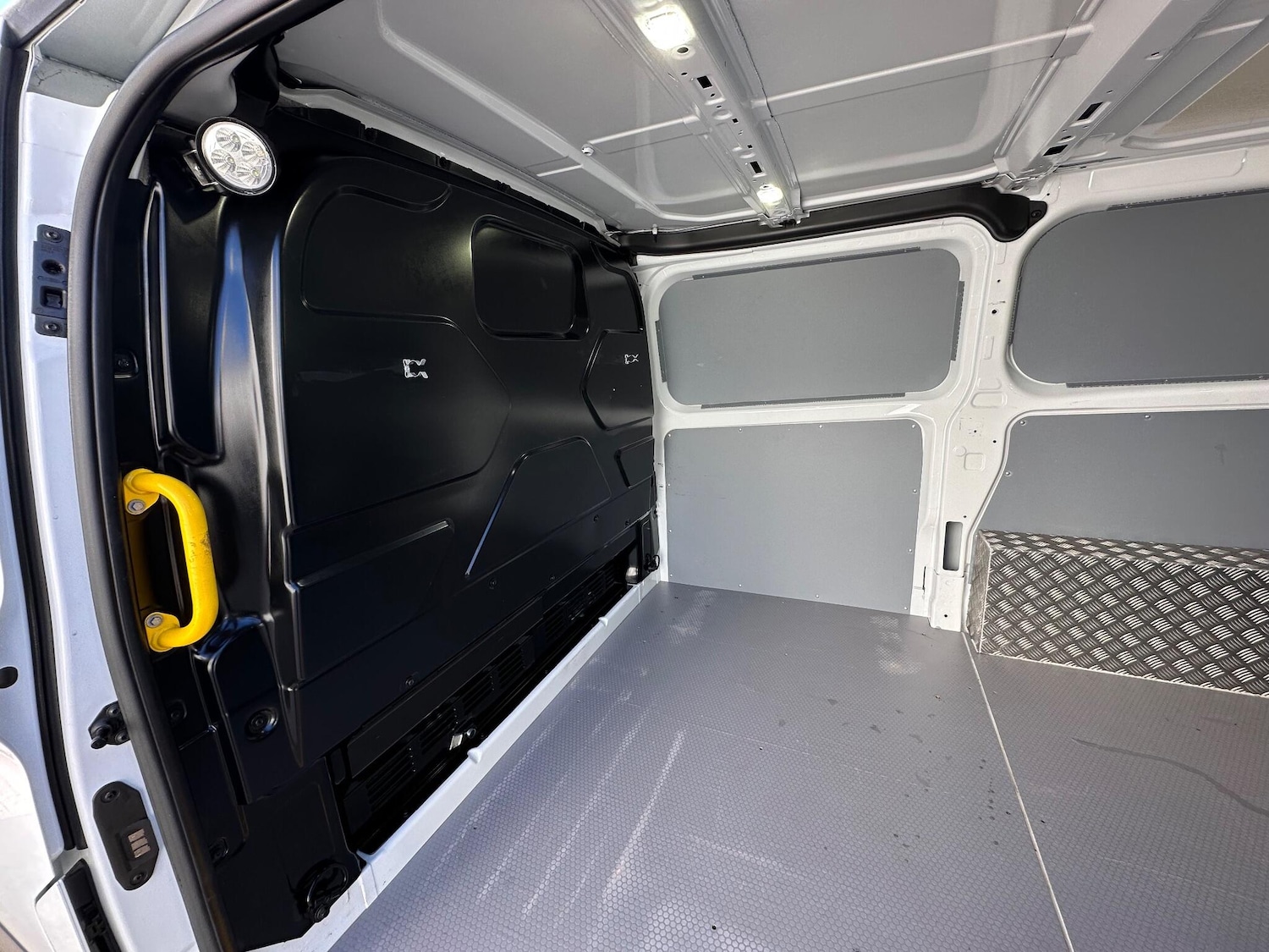 Used Ford Transit Custom 2017 for sale - 77175245: Photo 55