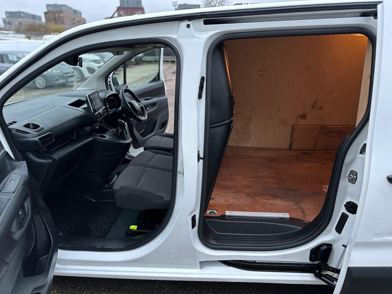 Used Citroen Berlingo 2020 for sale - 76771723: Photo 45