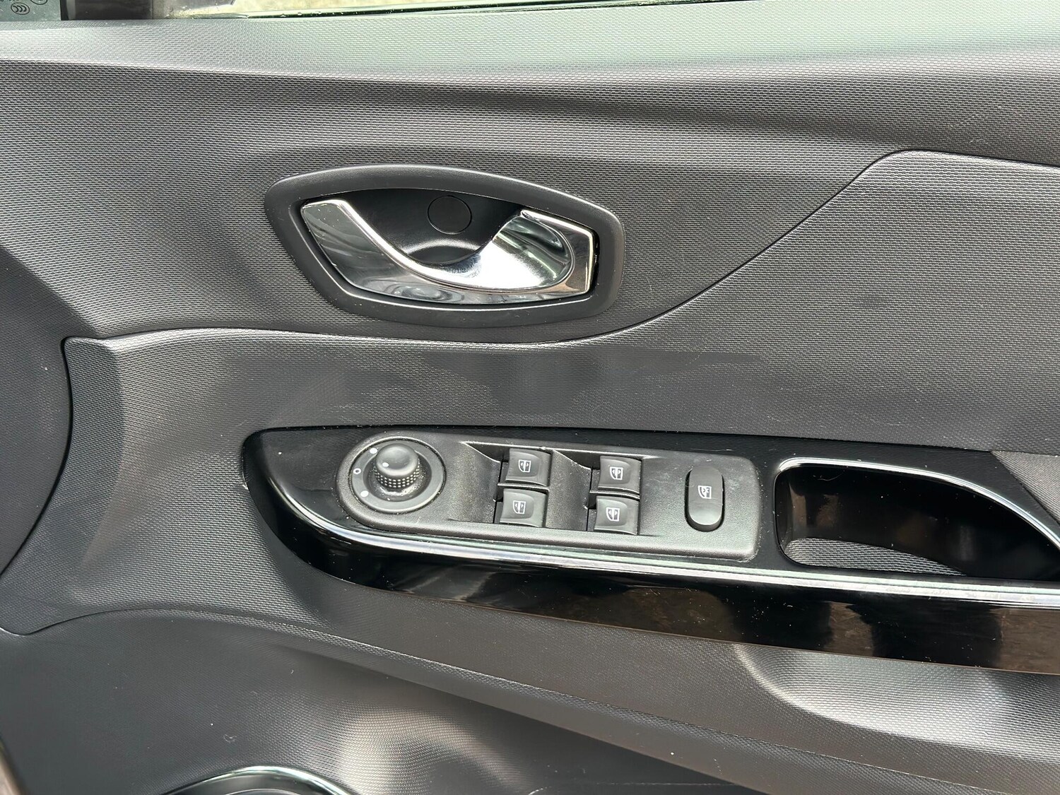 Used Renault Captur 2015 for sale - 77396607: Photo 30