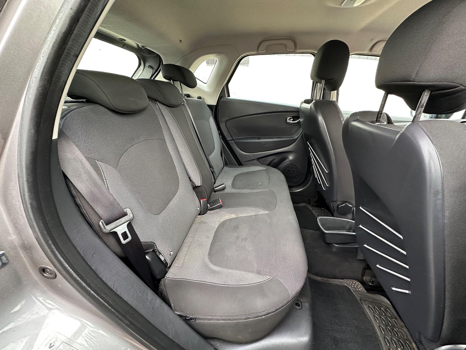 Used Renault Captur 2015 for sale - 77396607: Photo 32