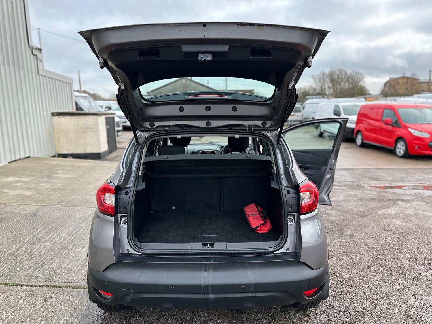 Used Renault Captur 2015 for sale - 77396607: Photo 38