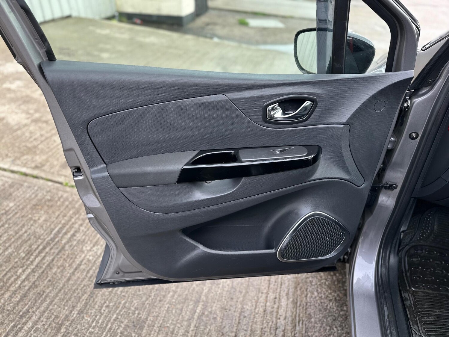 Used Renault Captur 2015 for sale - 77396607: Photo 41