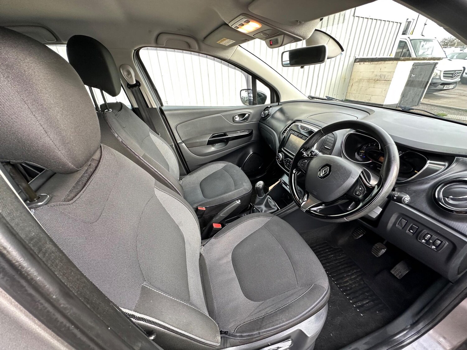 Used Renault Captur 2015 for sale - 77396607: Photo 51