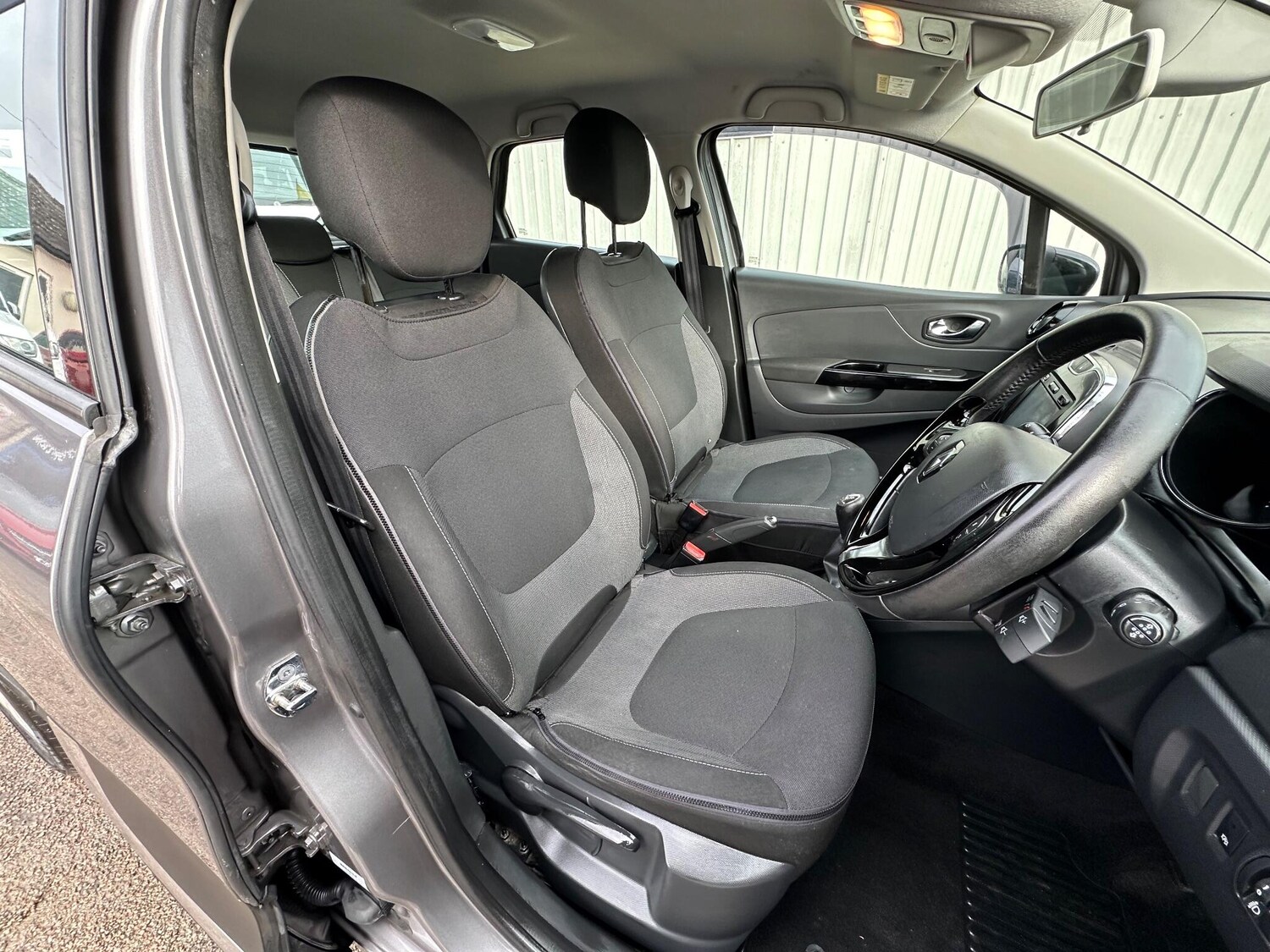 Used Renault Captur 2015 for sale - 77396607: Photo 52