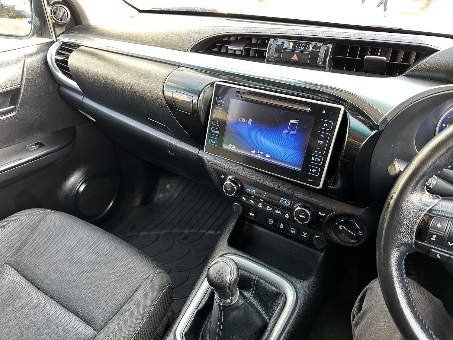 Used Toyota Hilux 2019 for sale - 77396022: Photo 21