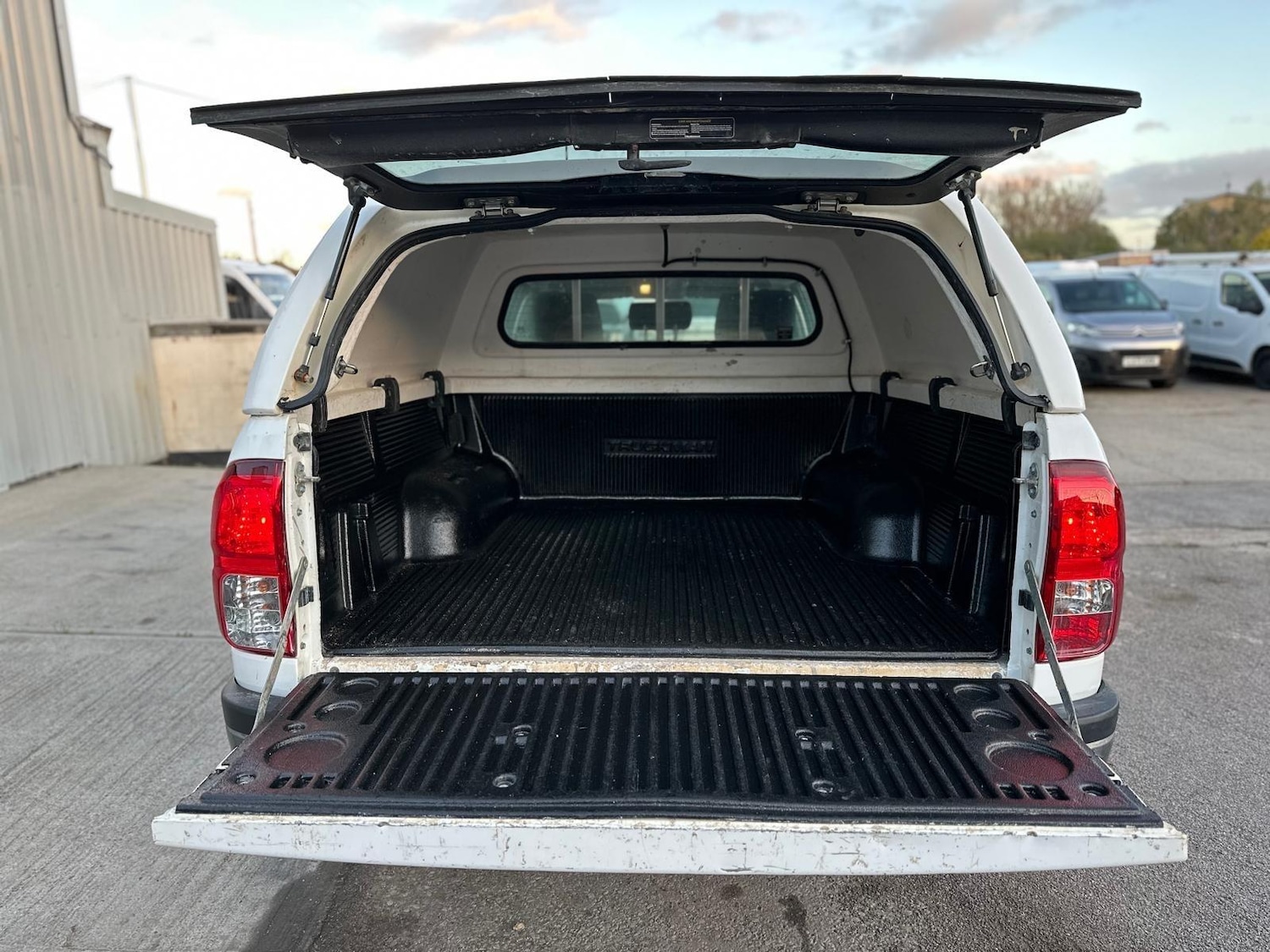 Used Toyota Hilux 2019 for sale - 76283304: Photo 15