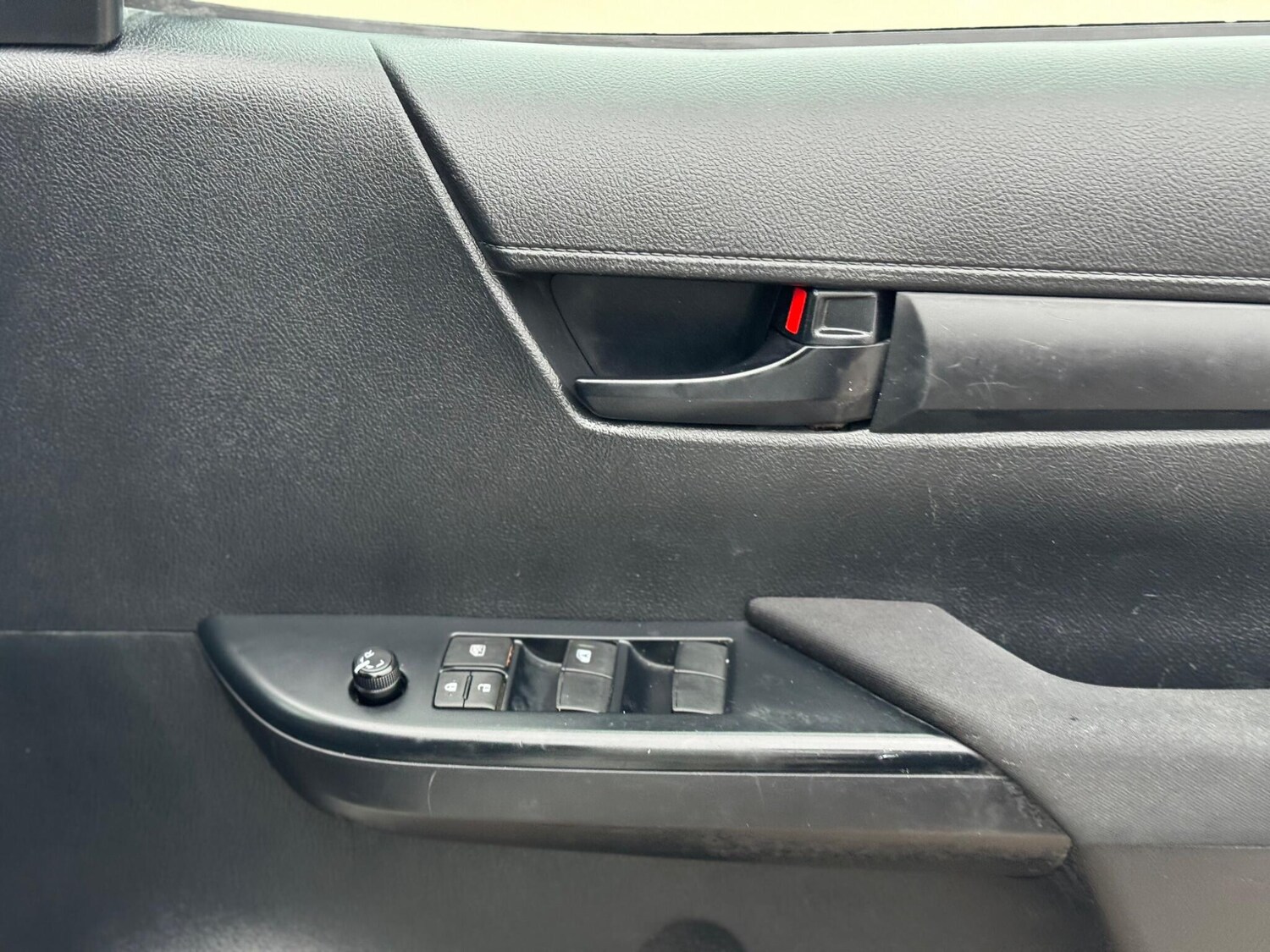 Used Toyota Hilux 2019 for sale - 76283304: Photo 32