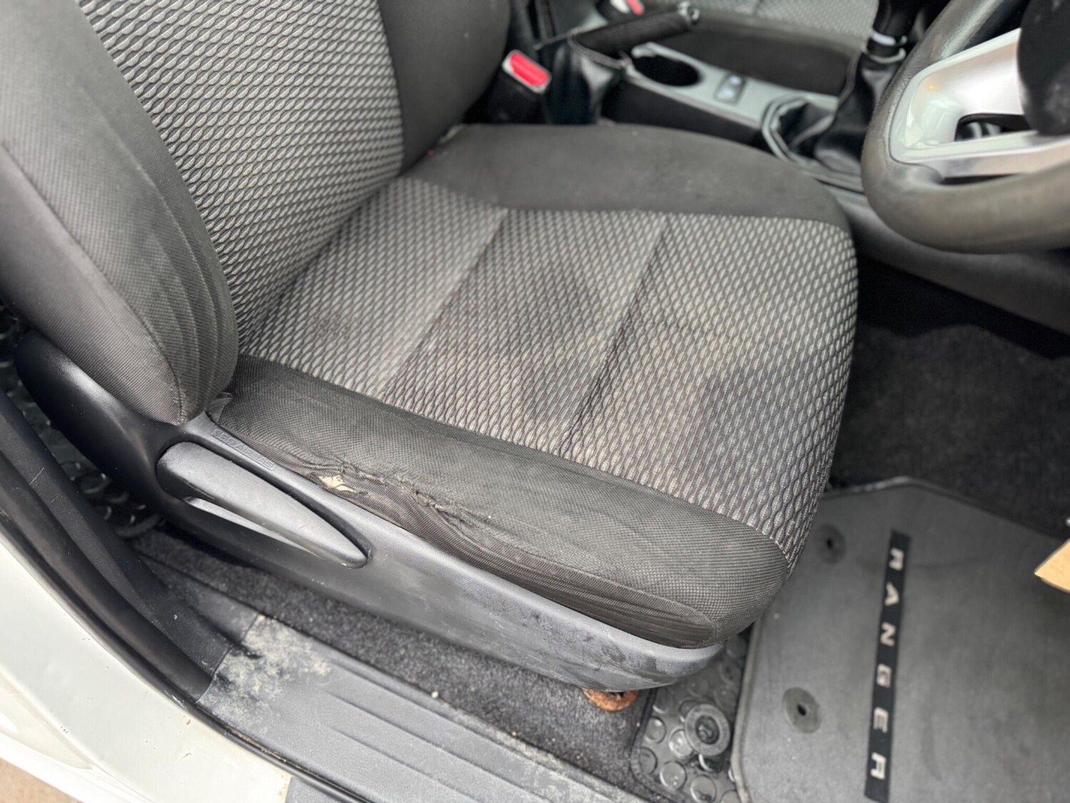 Used Toyota Hilux 2019 for sale - 76283304: Photo 33