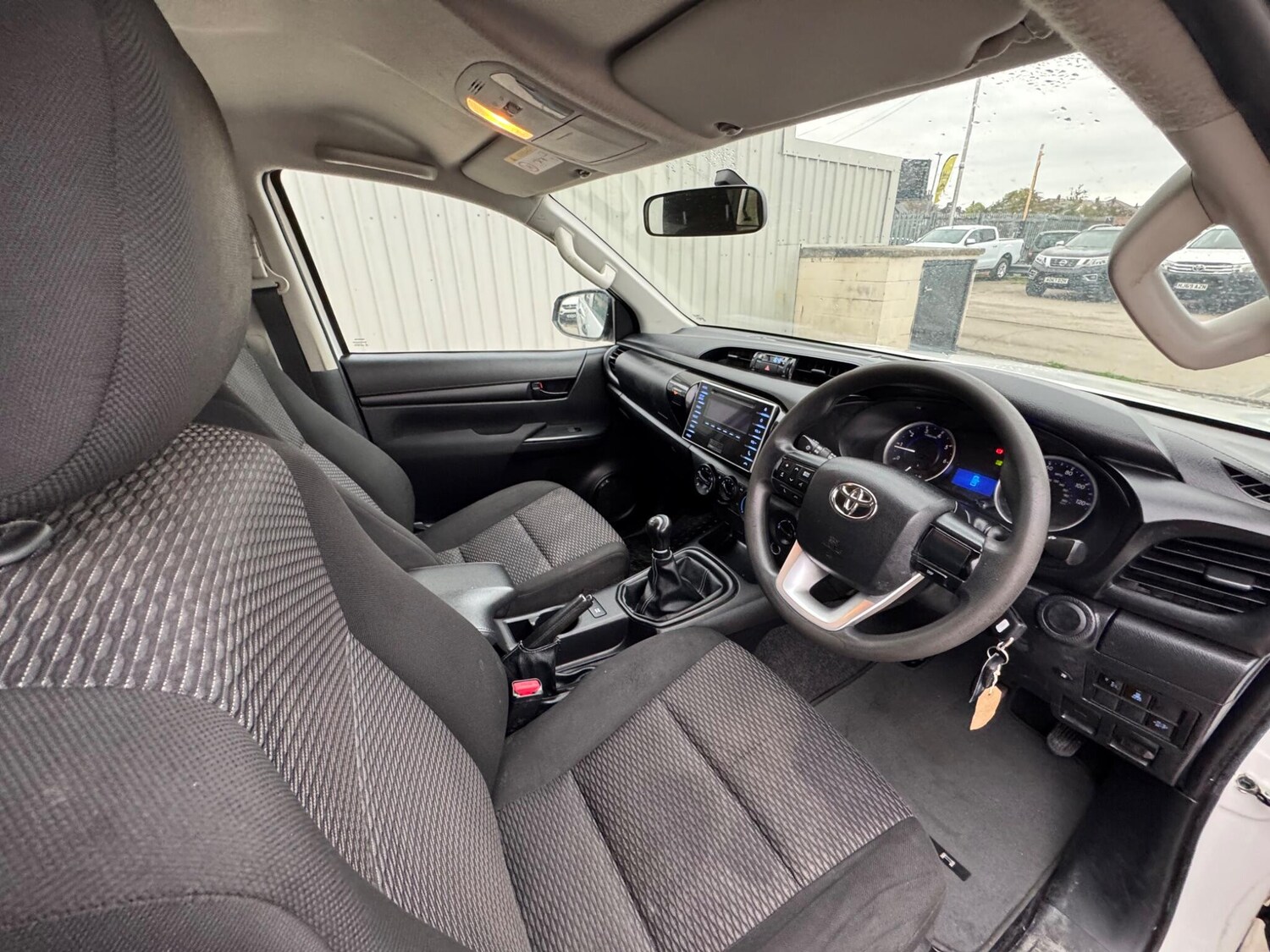 Used Toyota Hilux 2019 for sale - 76283304: Photo 36