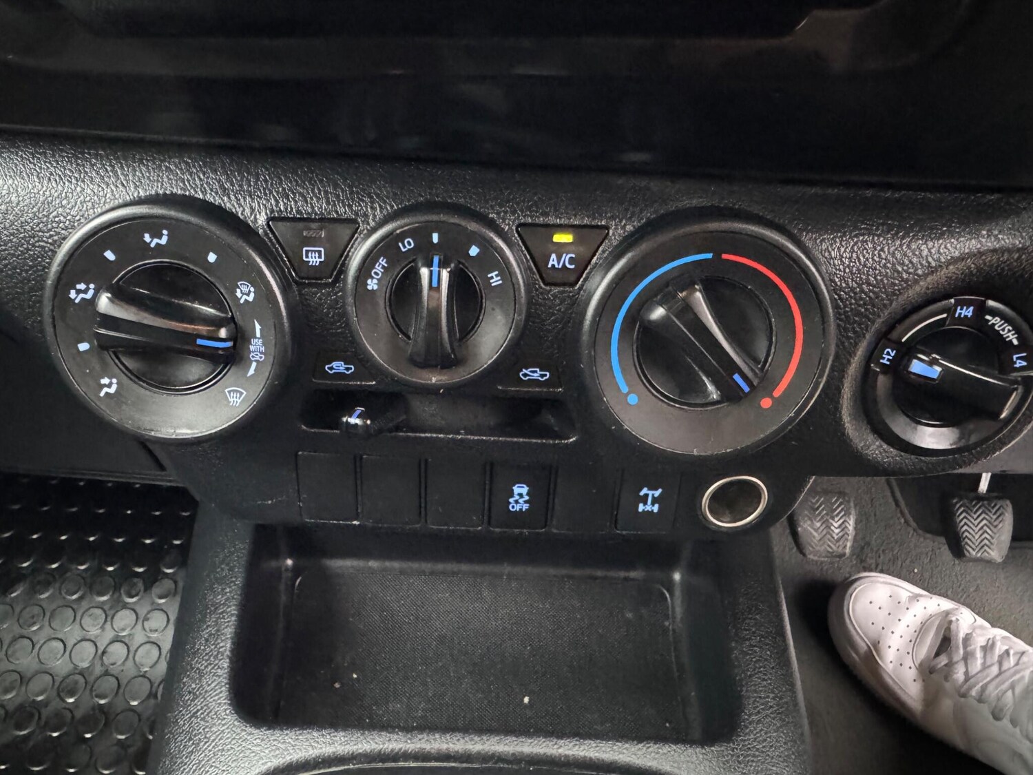 Used Toyota Hilux 2019 for sale - 76283304: Photo 41