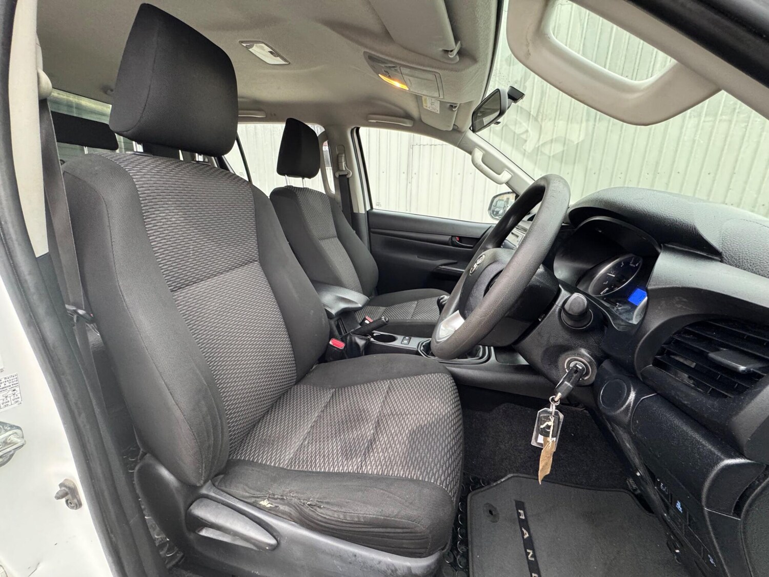 Used Toyota Hilux 2019 for sale - 76283304: Photo 47