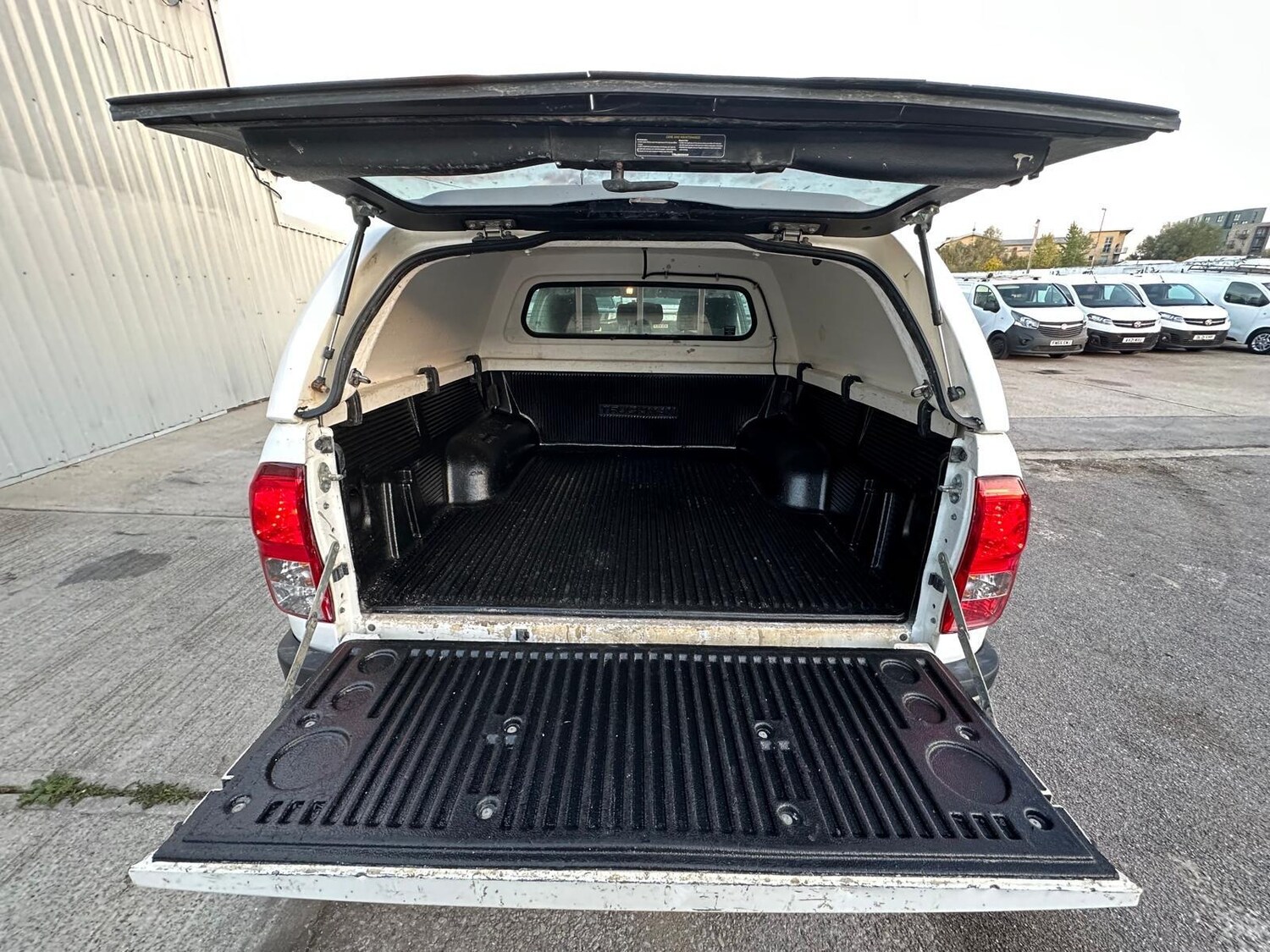 Used Toyota Hilux 2019 for sale - 76283304: Photo 51