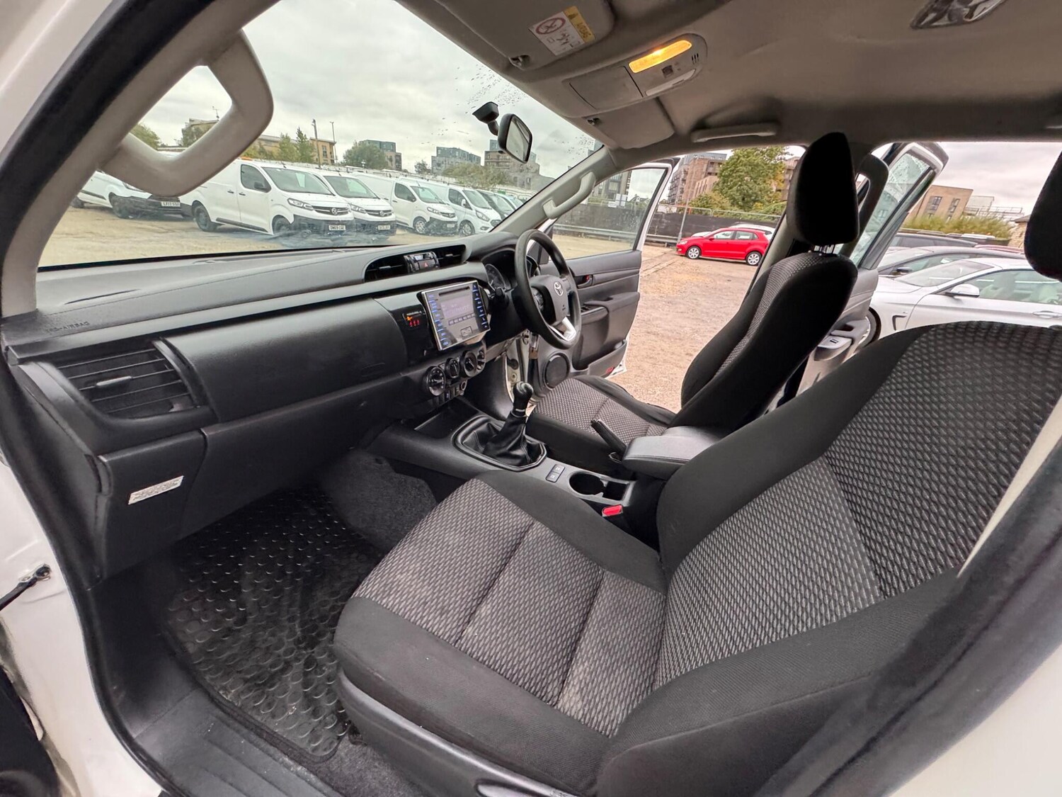 Used Toyota Hilux 2019 for sale - 76283304: Photo 60