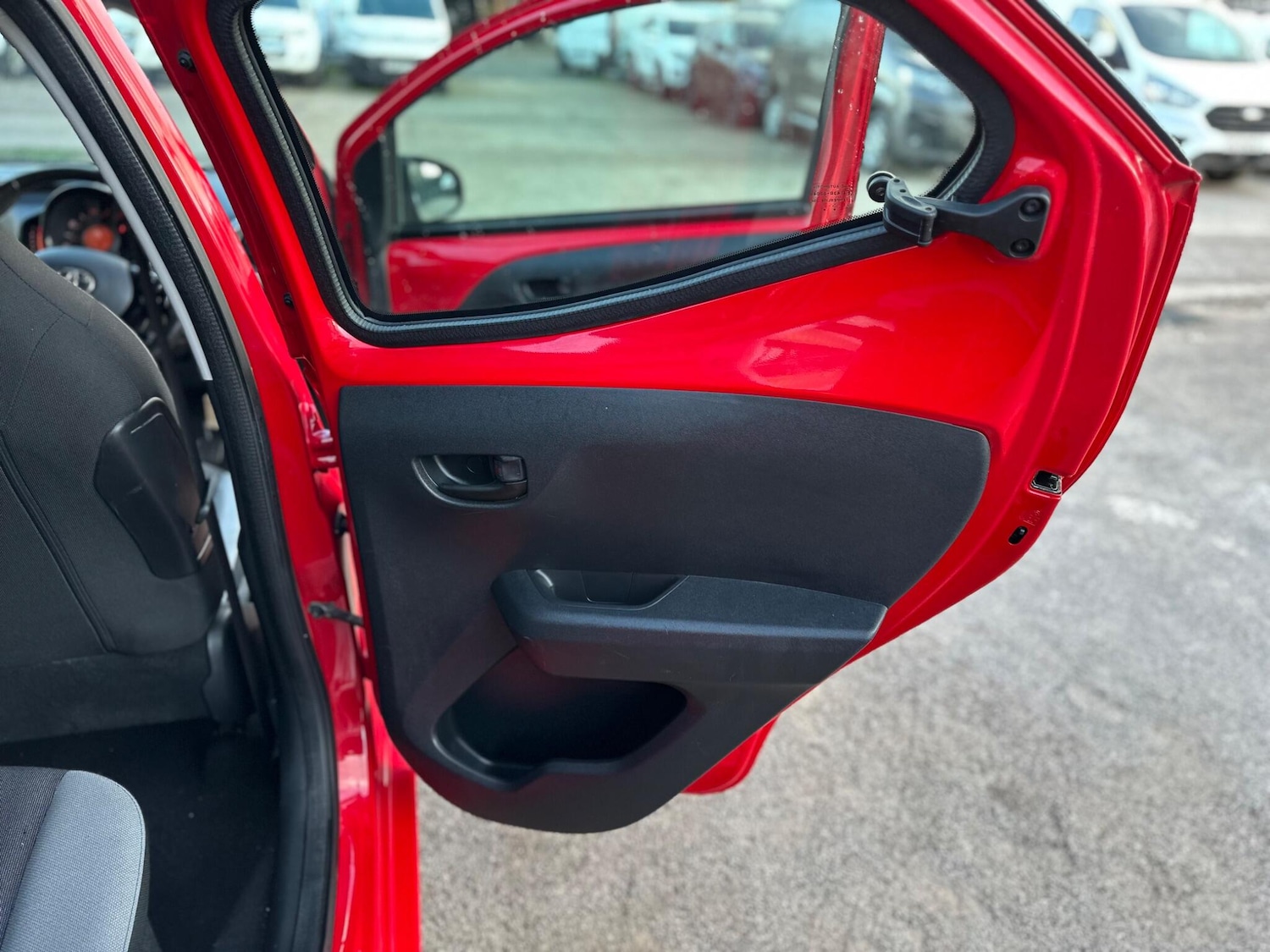 Used Toyota AYGO 2015 for sale - 77924955: Photo 32