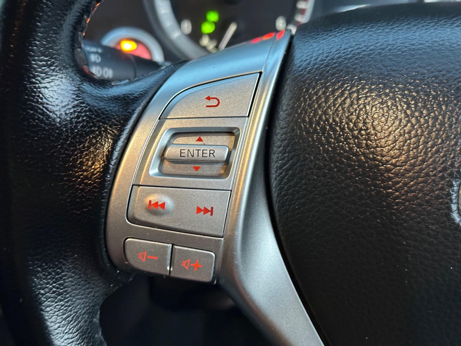 Used Nissan Navara 2018 for sale - 76549879: Photo 40