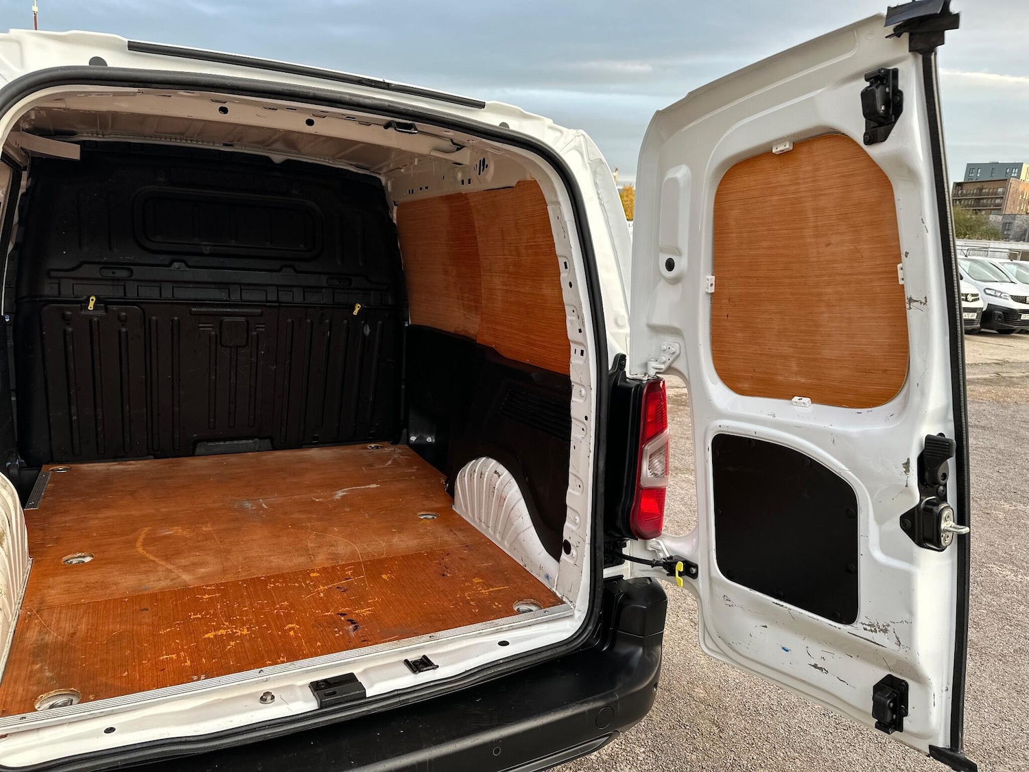 Used Peugeot Partner 2020 for sale - 76499470: Photo 39