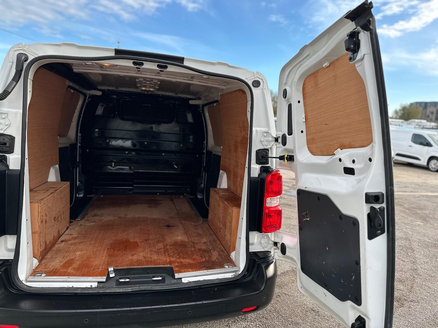 Used Peugeot Expert 2020 for sale - 76562437: Photo 39