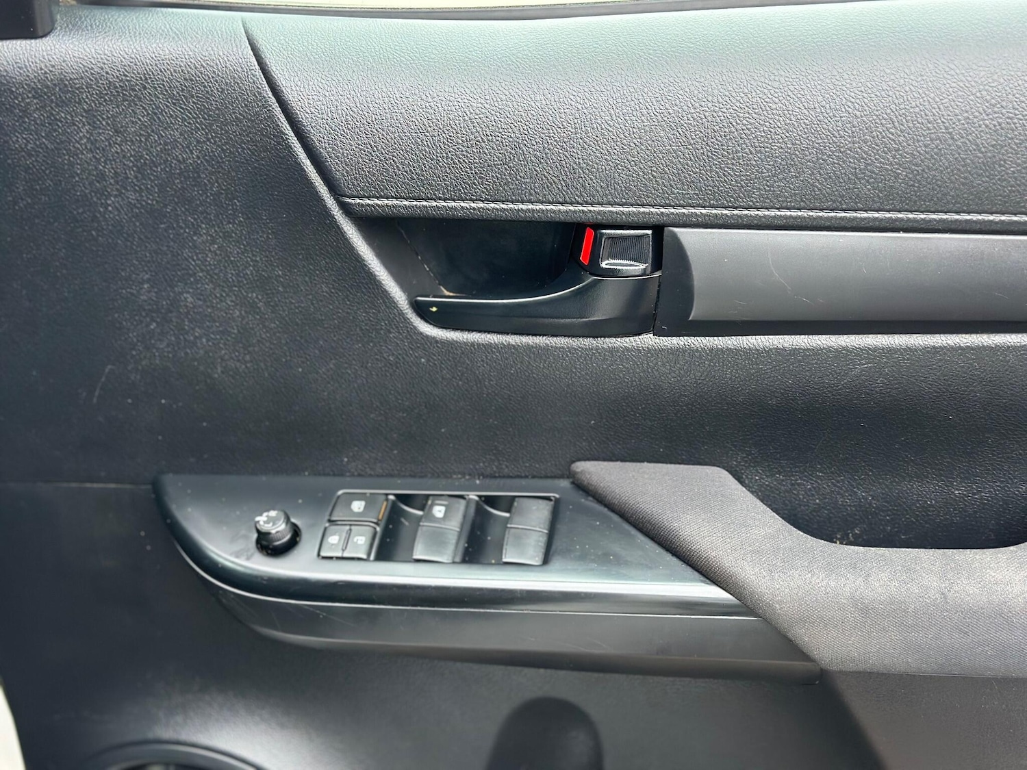 Used Toyota Hilux for sale - 77291294: Photo 29