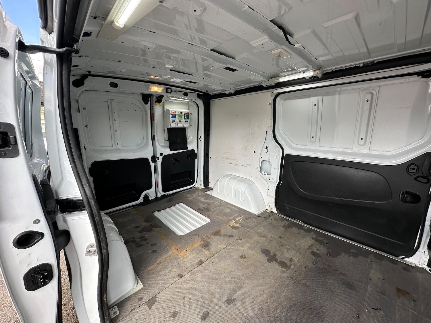 Used Vauxhall Vivaro 2016 for sale - 76060911: Photo 13