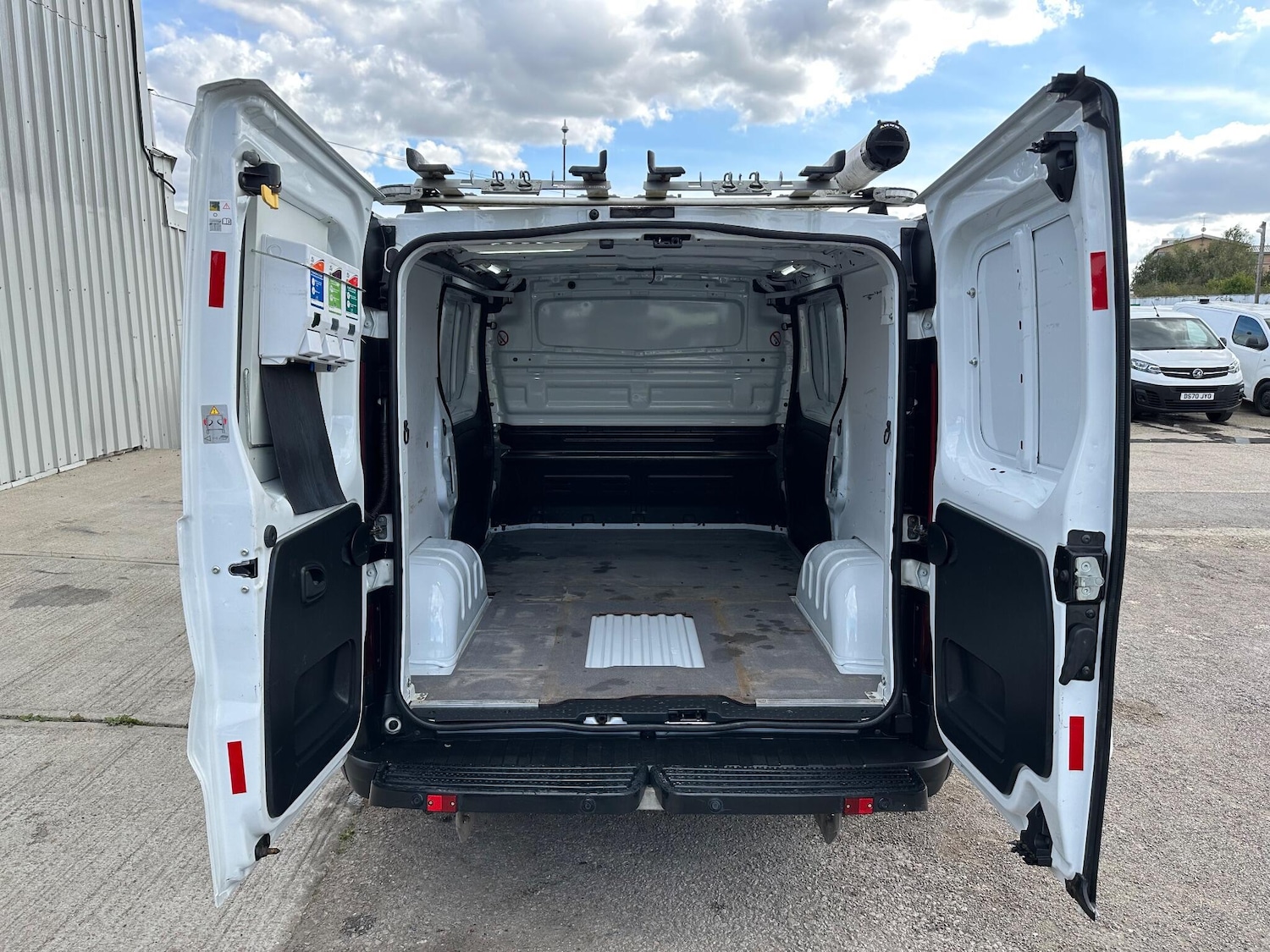 Used Vauxhall Vivaro 2016 for sale - 76060911: Photo 14