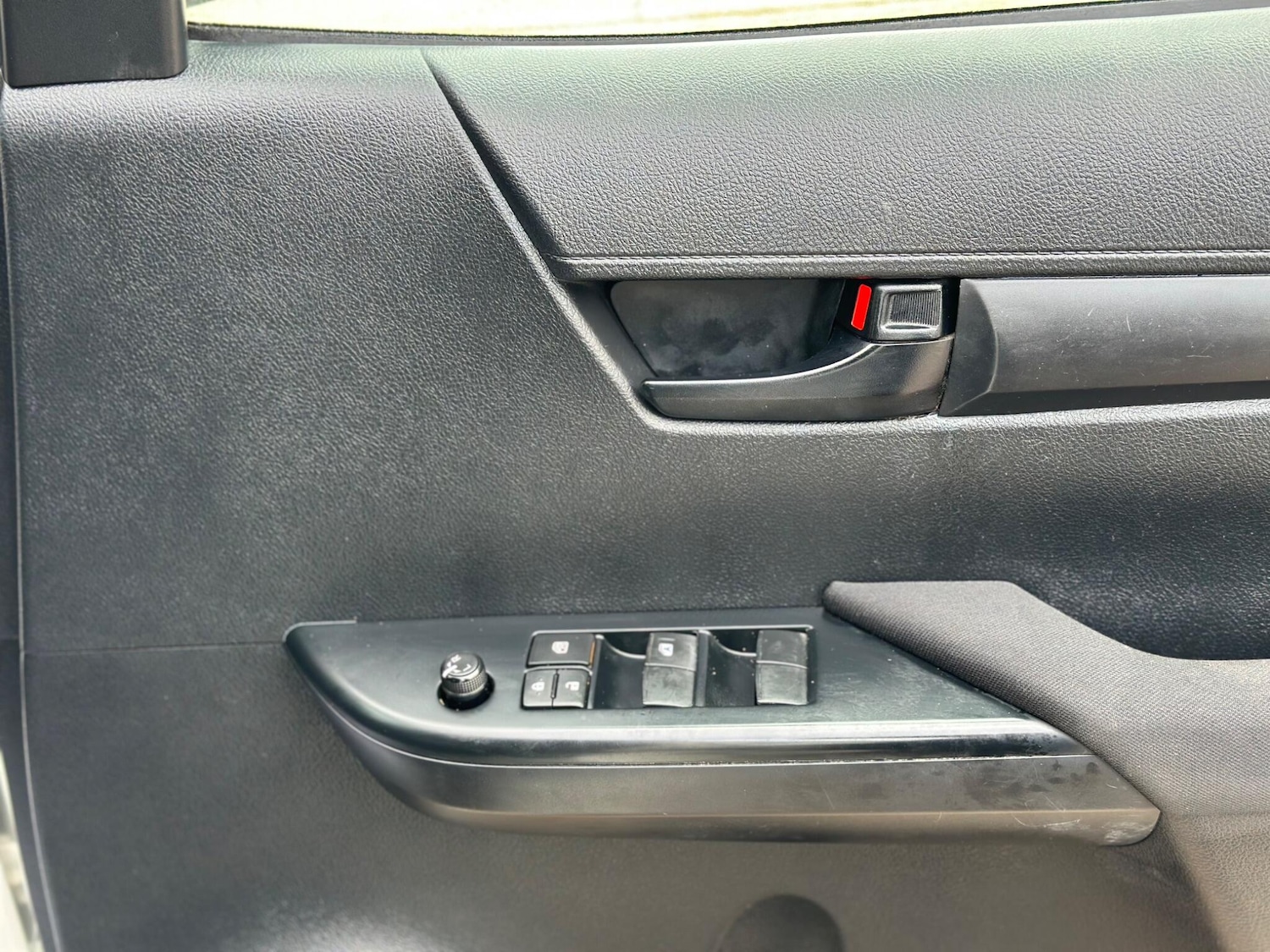 Used Toyota Hilux for sale - 78135770: Photo 34