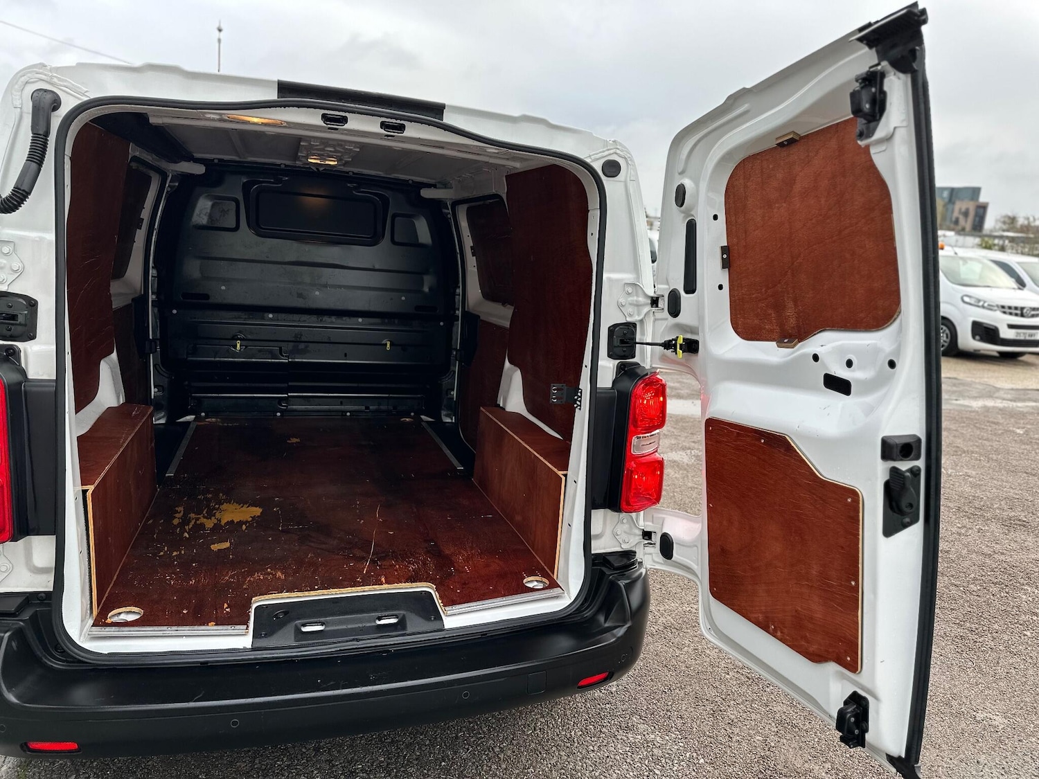 Used Peugeot Expert 2021 for sale - 76689384: Photo 46