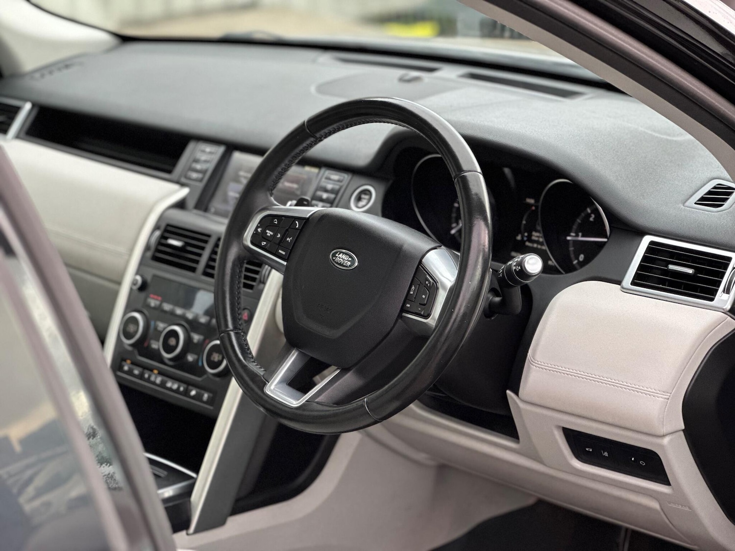 Used Land Rover Discovery Sport 2016 for sale - 77550598: Photo 12