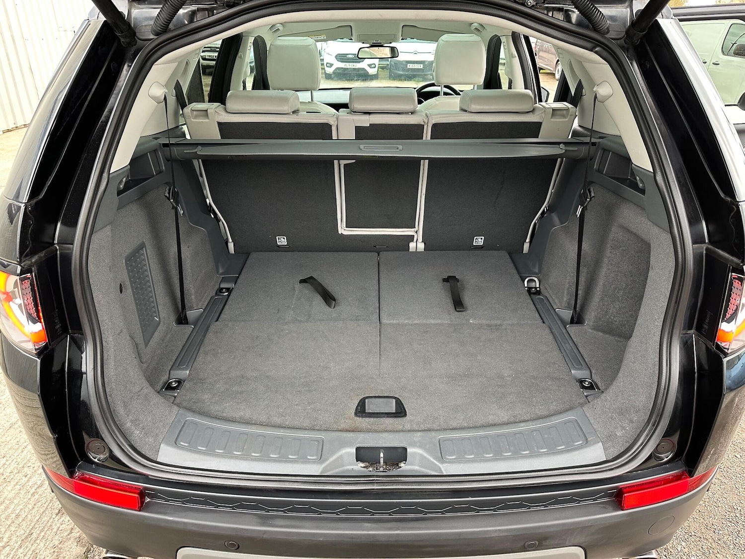 Used Land Rover Discovery Sport 2016 for sale - 77550598: Photo 16