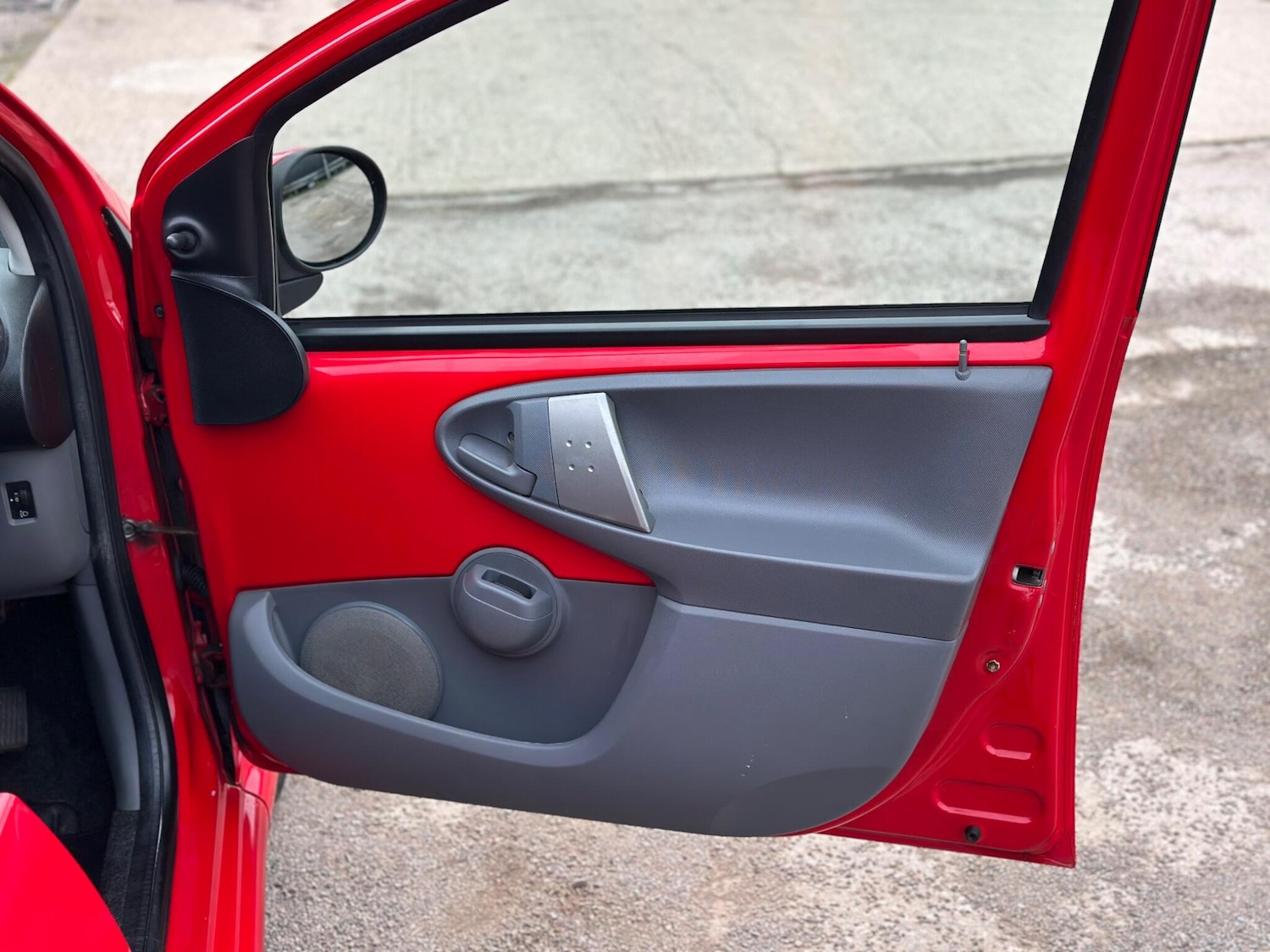 Used Toyota AYGO 2011 for sale - 77926114: Photo 30