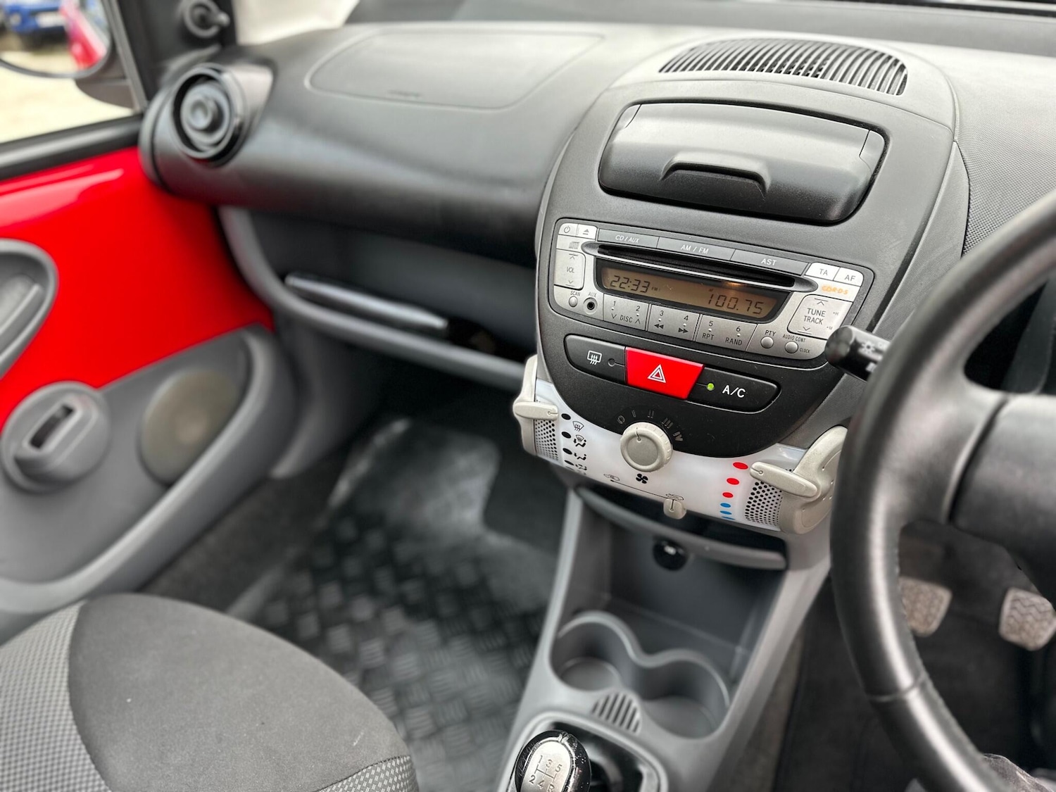 Used Toyota AYGO 2011 for sale - 77926114: Photo 32