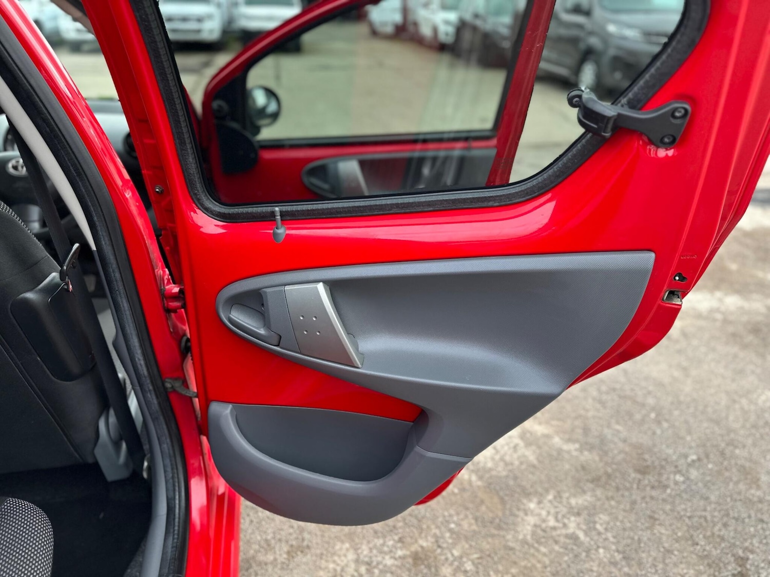 Used Toyota AYGO 2011 for sale - 77926114: Photo 34